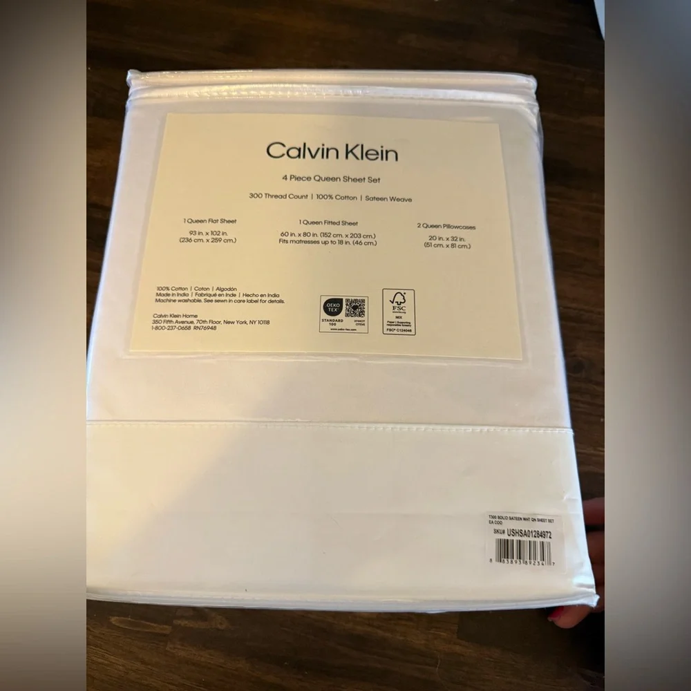 NEW Calvin Klein Sheet Set‎ White Queen Size 300 Count Satin Weave 4 Piece Set